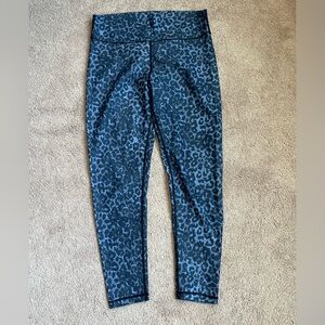 Zyia active stone leopard scrunchy light n luxe leggings